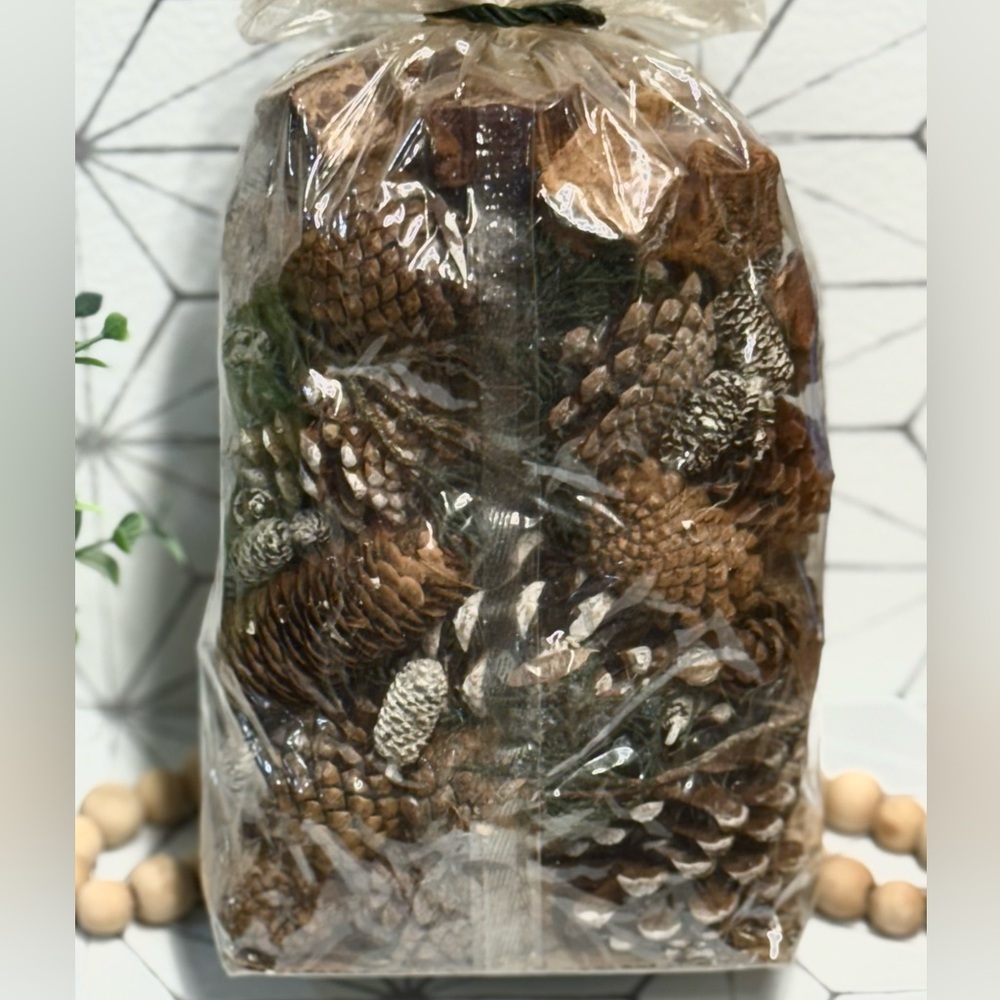 Yankee Candle Home Dry Fragrance Decorative Balsam & Cedar Scent Potpourri Decor - Picture 4 of 5